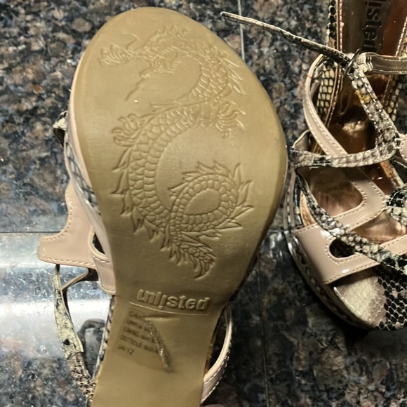 Cute beige snake skin heels!! - Picture 2 of 2